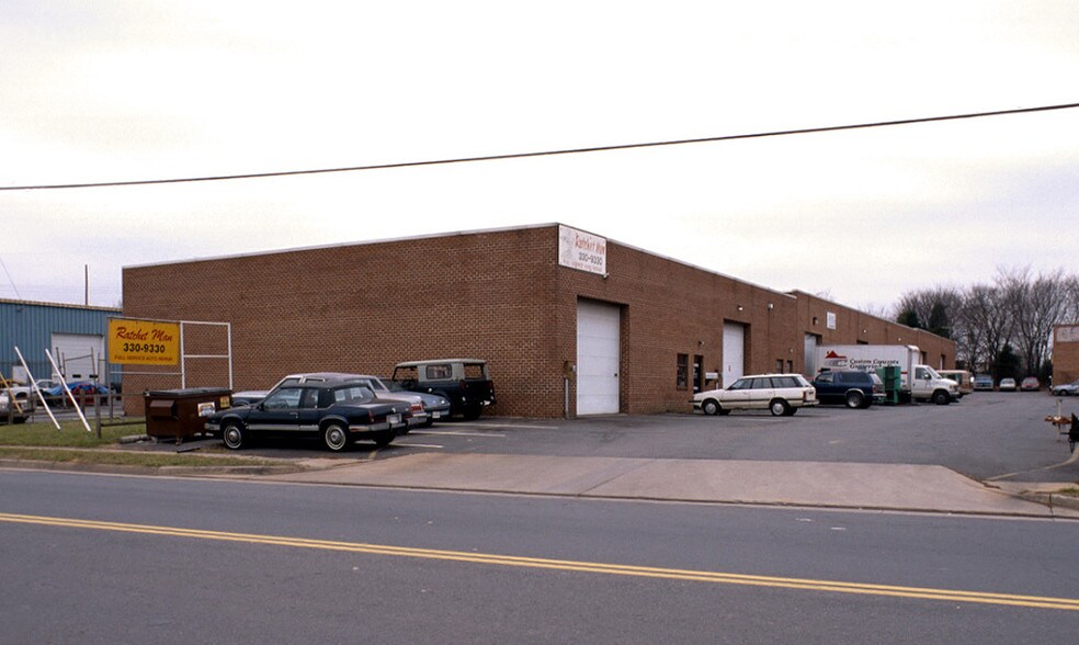 More Photos Of 9090-9106 Euclid Ave, Manassas Warehouse For Lease