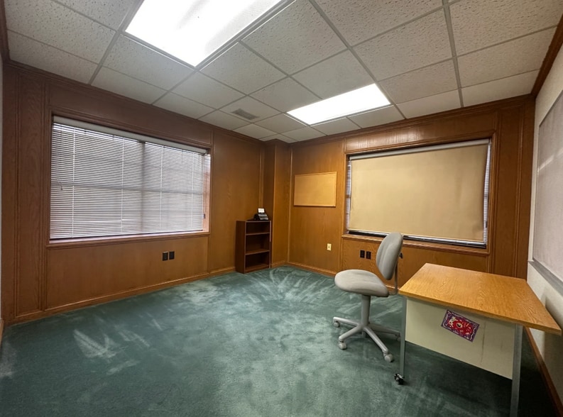 More Photos Of 2702 Shepherd St, Abilene Office For Sale