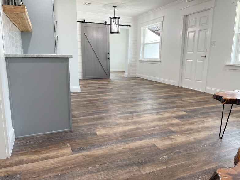 More Photos Of 1005 N Church Ave, Mulberry Medical For Lease