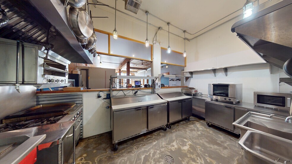 More Photos Of 1307 Main St, Oroville Bar For Sale