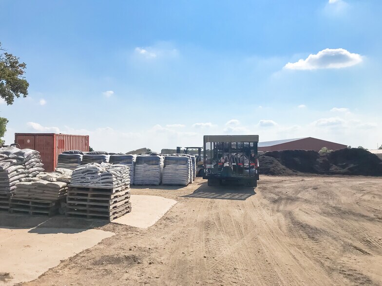 More Photos Of 5481 Fairchild Rd, Crestview Land For Lease