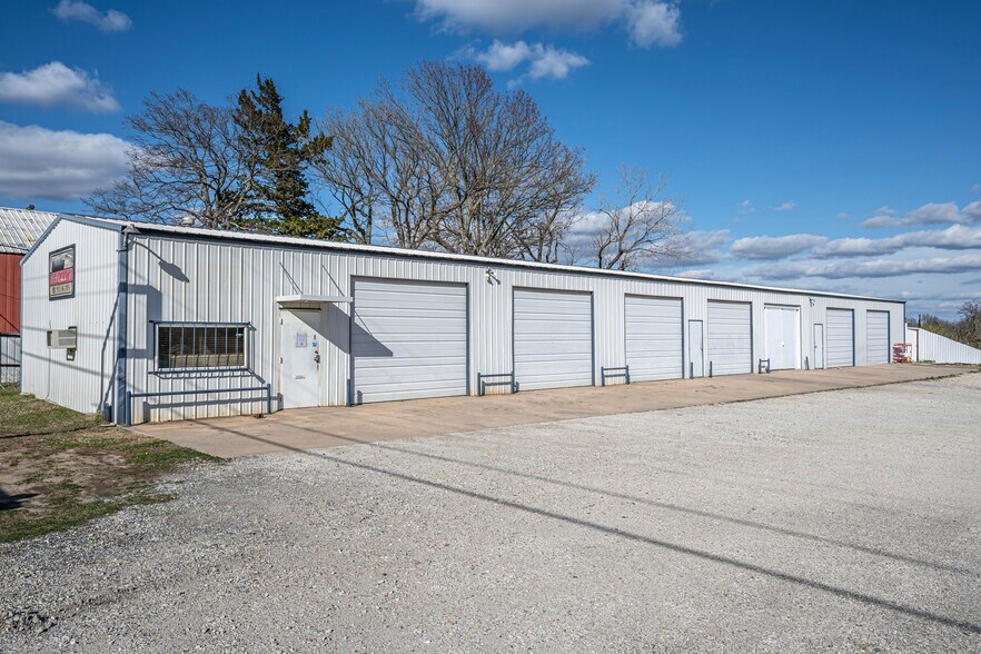 More Photos Of 11206 N Broadway Ave, Ada Warehouse For Sale