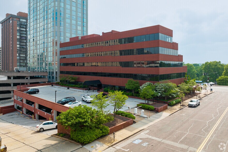 More Photos Of 100 S Brentwood Blvd, Clayton Office For Lease