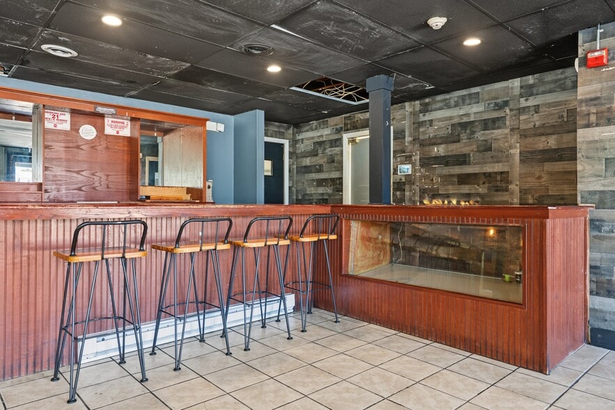 More Photos Of 1690 W Shore Rd, Warwick Storefront Retail Residential For Lease