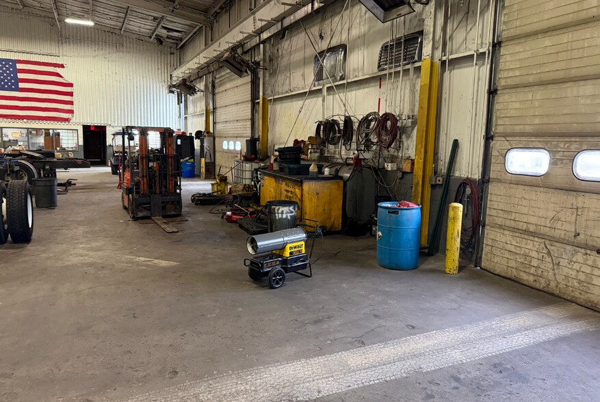 More Photos Of 5100-5102 Duff Dr, Cincinnati Warehouse For Sale