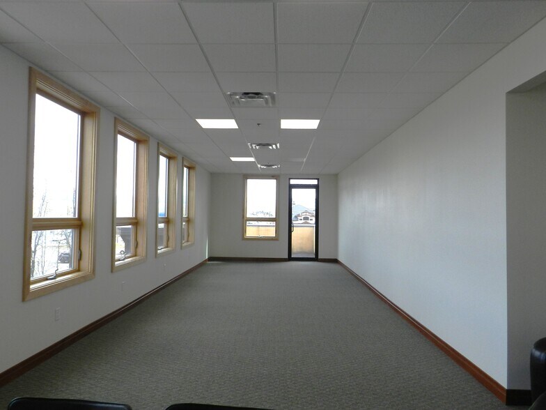More Photos Of 1404 Hawk Pky, Montrose Medical For Lease