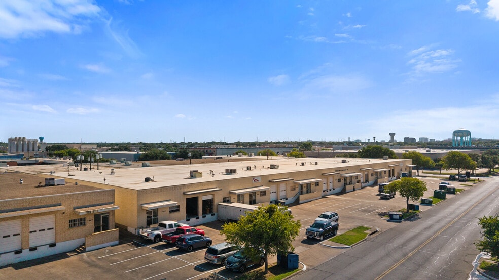 More Photos Of 3313-3327 Garden Brook Dr, Farmers Branch Unknown For Lease
