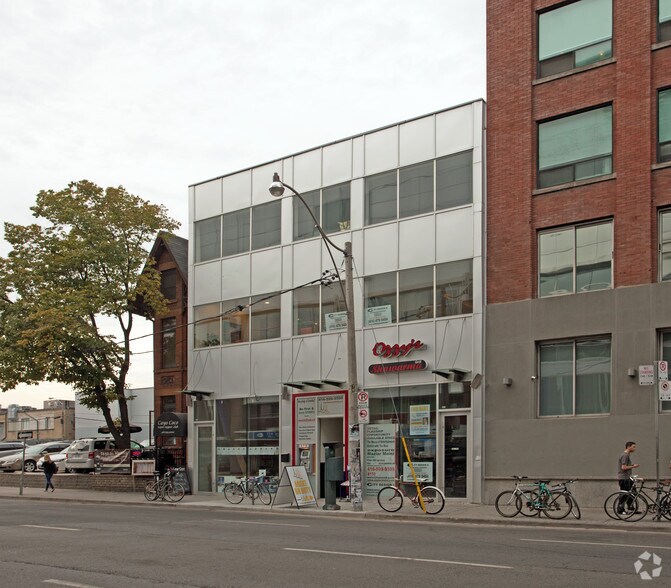 More Photos Of 300-302 Richmond St W, Toronto Storefront Retail Office For Lease