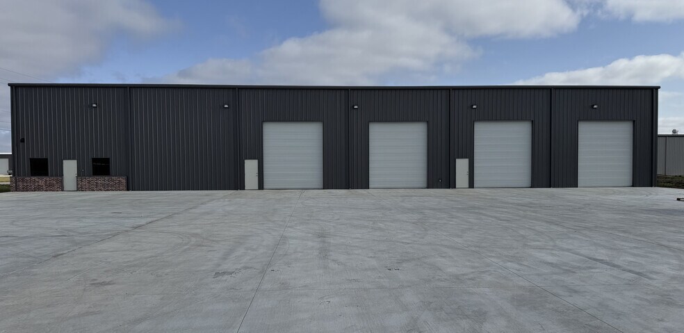 More Photos Of 8850 Industrial Pky, Beaumont Industrial For Lease