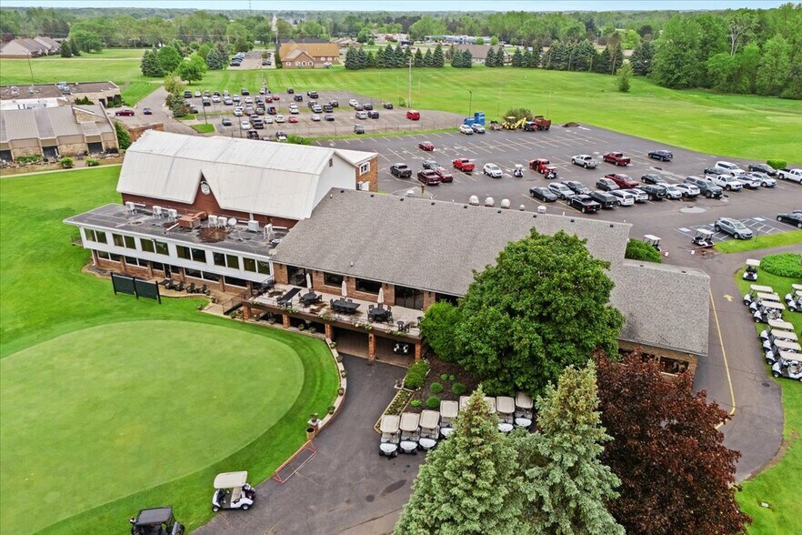 More Photos Of 9512 E Lippincott Blvd, Davison Golf Course Driving Range For Sale