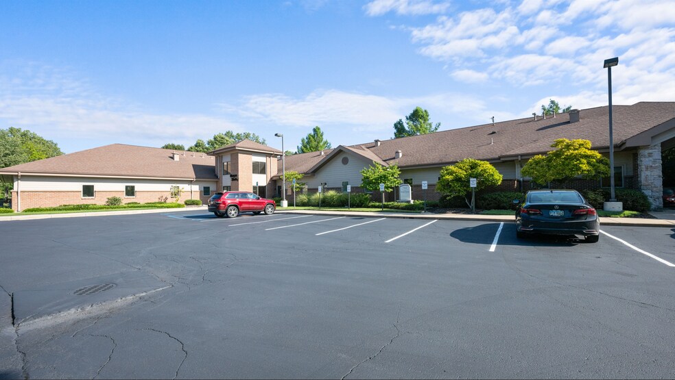 More Photos Of 7311 Crossleigh Ct, Toledo Office For Sale