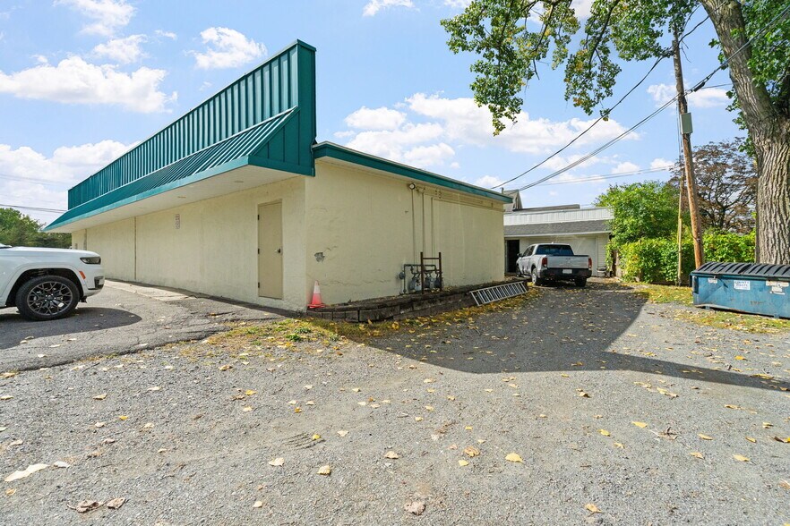 More Photos Of 175-179 Columbia Tpke, Rensselaer Storefront For Sale