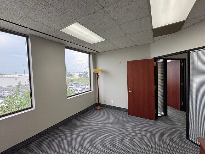 More Photos Of 101 Plaza East Blvd, Evansville Office For Lease