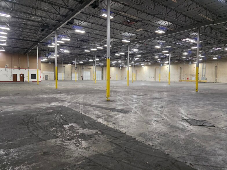 More Photos Of 8300-8310 Eastpoint Dr, Dallas Distribution For Lease