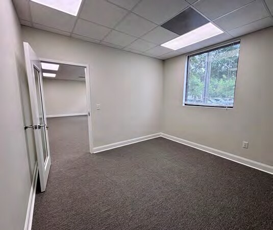 More Photos Of 537 Long Point Rd, Mount Pleasant Office For Lease