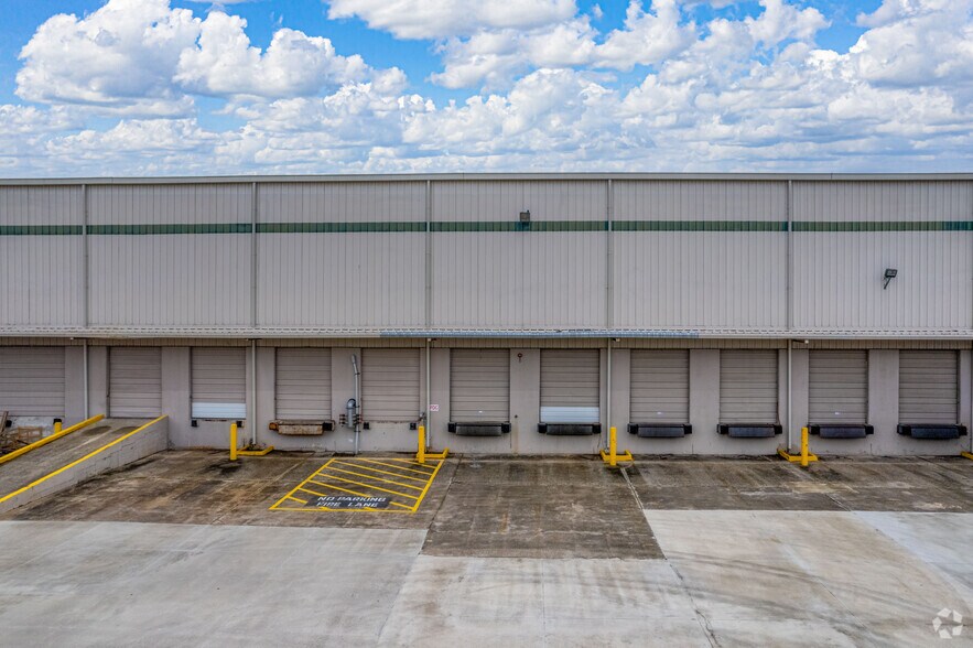 More Photos Of 2155 Ellis Rd N, Jacksonville Distribution For Lease