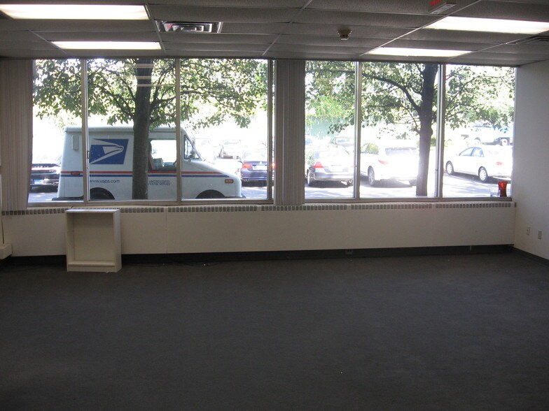 More Photos Of 76 Progress Dr, Stamford Research And Development For Lease