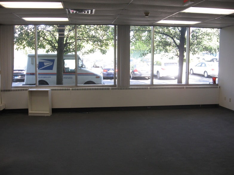 More Photos Of 76 Progress Dr, Stamford Research And Development For Lease