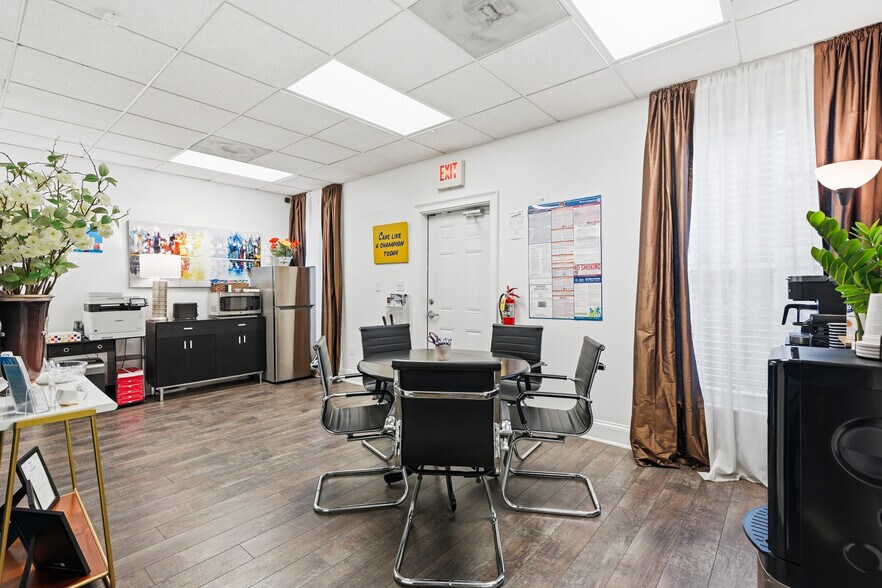 More Photos Of 324 Cherokee St NE, Marietta Office For Lease