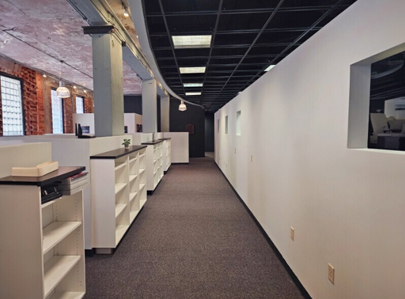 More Photos Of 7 S Laurens St, Greenville Office For Sale
