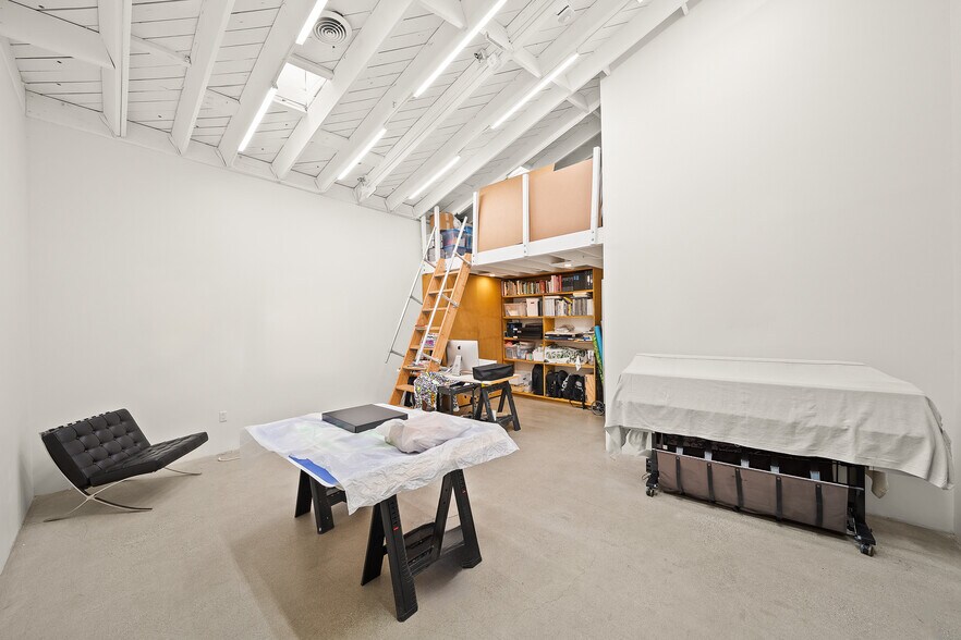More Photos Of 1329 E 3rd St, Los Angeles Showroom For Sale