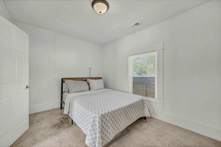 More Photos Of 1206 Dawson St, Wilmington Office Residential For Sale