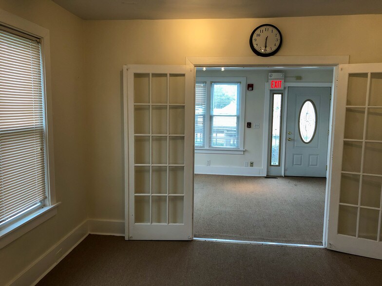 More Photos Of 942 E State St, Geneva Loft Creative Space For Sale