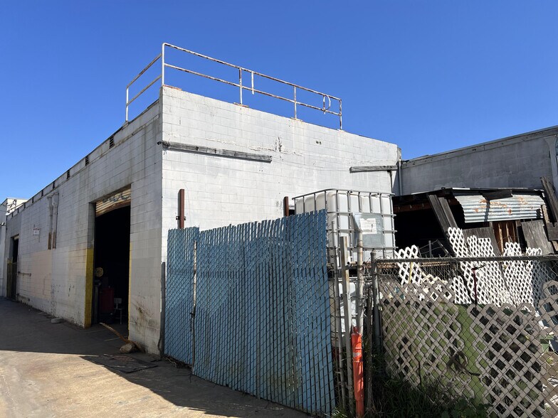 More Photos Of 2527-2533 E 54th St, Huntington Park Warehouse For Sale