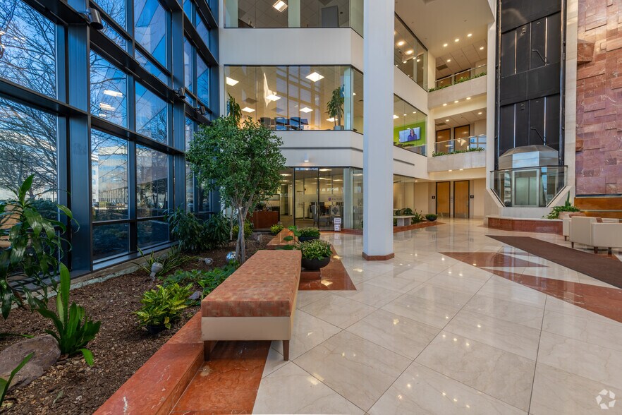 More Photos Of 101 Edgewater Dr, Wakefield Unknown For Lease