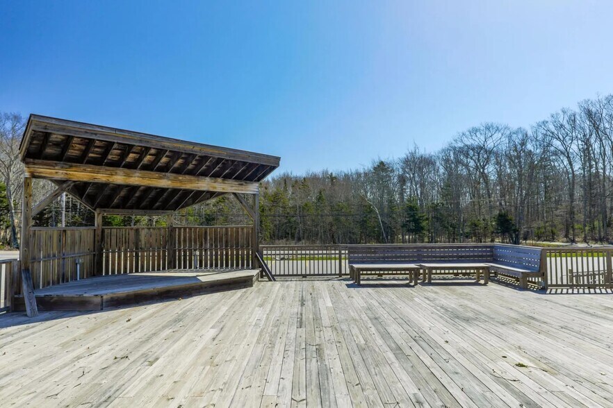 More Photos Of 2477 Bristol Rd, New Harbor Restaurant For Sale