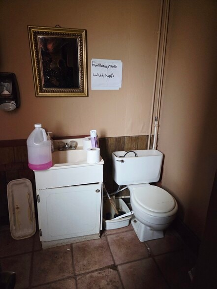 More Photos Of 124 Main St, Wakita Restaurant For Sale