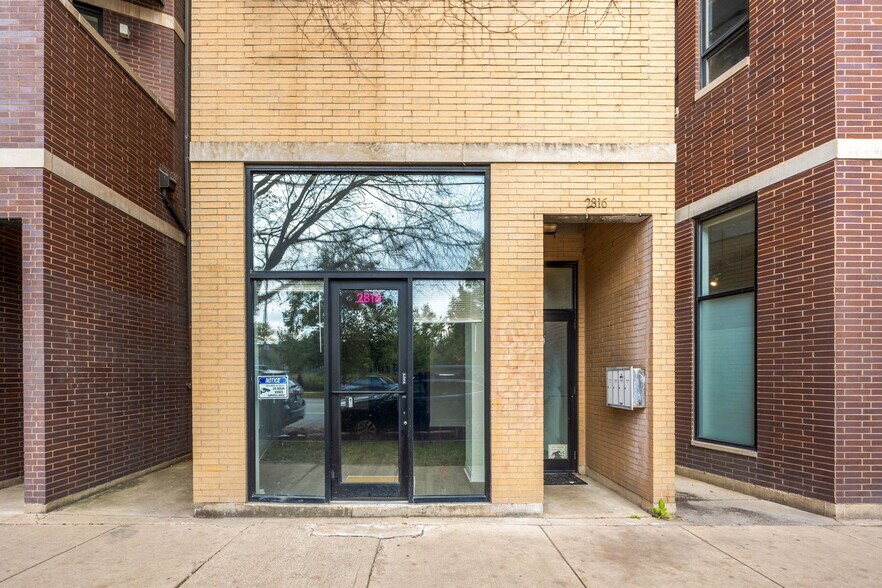 More Photos Of 2816 W Chicago Ave, Chicago Apartments For Lease