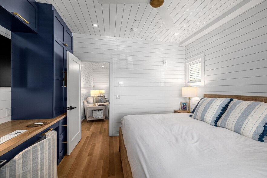 More Photos Of 212 Water St, Block Island Storefront For Sale