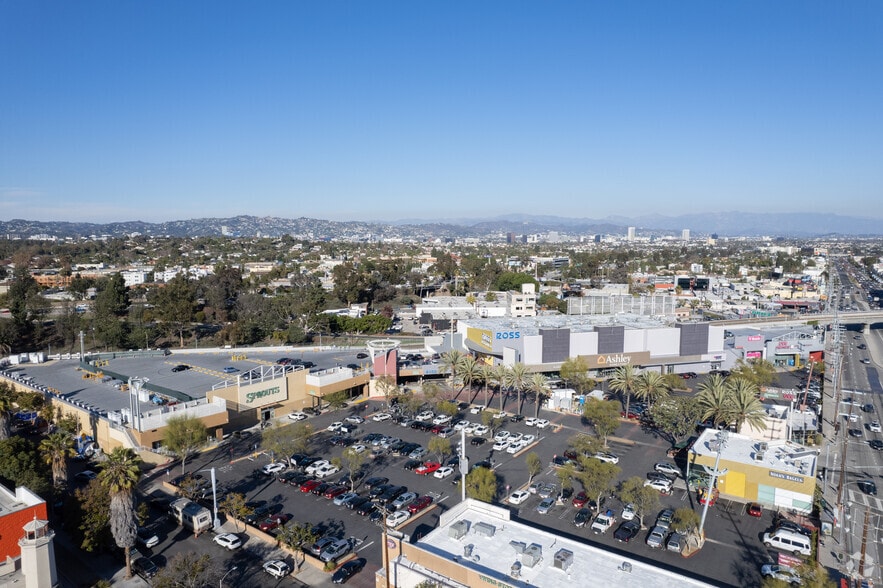 More Photos Of 8985 Venice Blvd, Los Angeles General Retail For Lease
