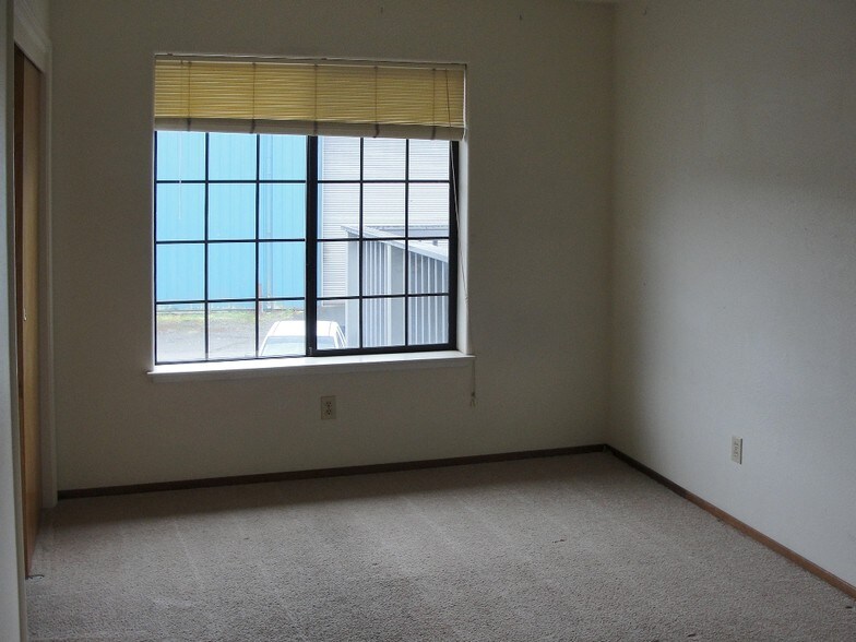 More Photos Of 5670 W End Rd, Arcata Warehouse For Lease