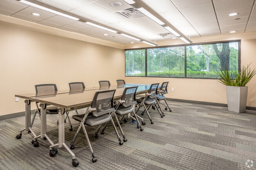 More Photos Of 8647 Baypine Rd, Jacksonville Unknown For Lease