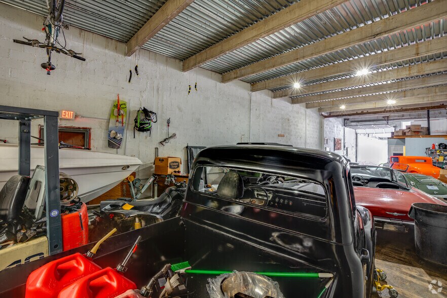 More Photos Of 1111 SE 14th St, Miami Manufacturing For Sale