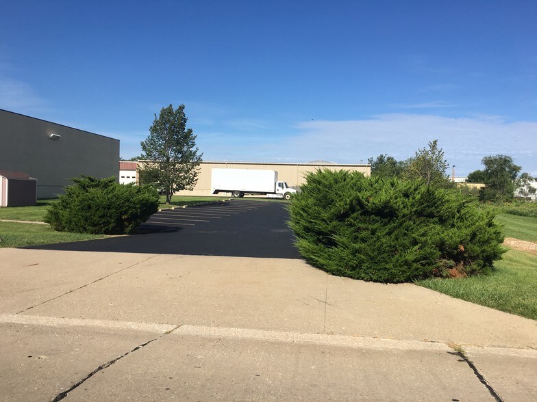 More Photos Of 2305 W Altorfer Rd, Peoria Light Manufacturing For Lease