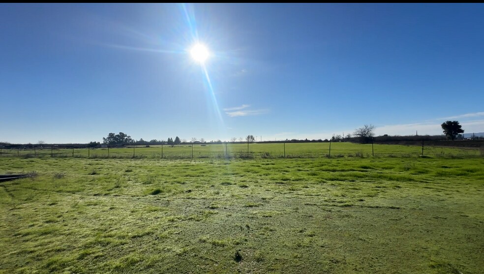 More Photos Of 6738 Greenbay Rd, Arbuckle Land For Lease