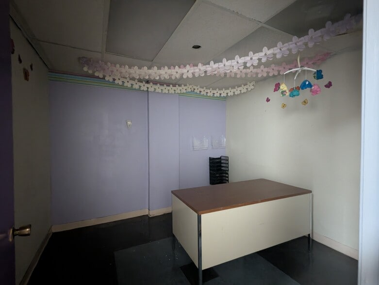 More Photos Of 715 Orleans St, Beaumont Office For Sale