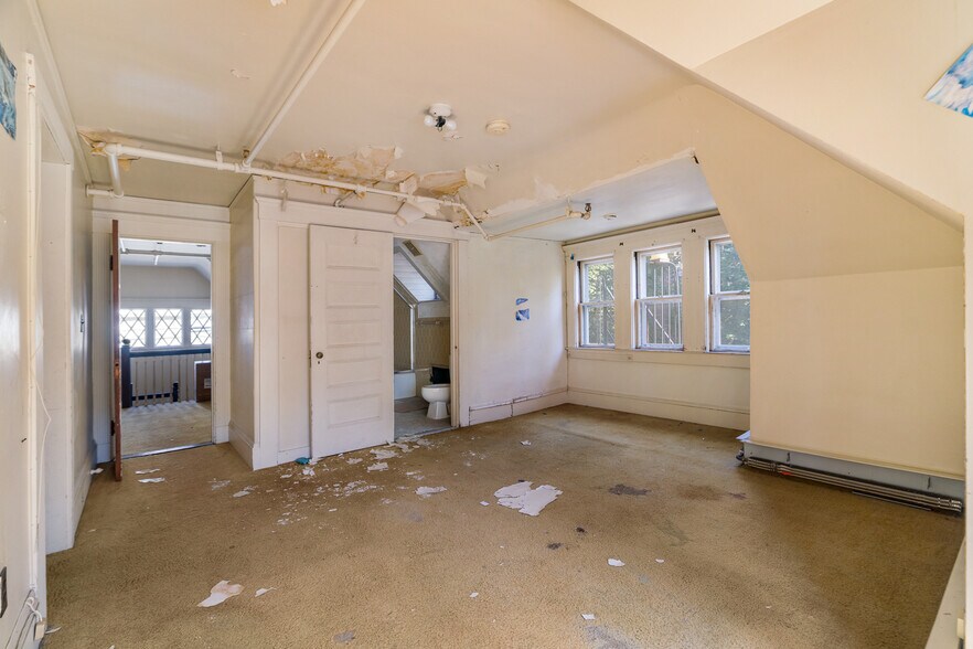 More Photos Of 17 Monmouth St, Somerville Apartments For Sale