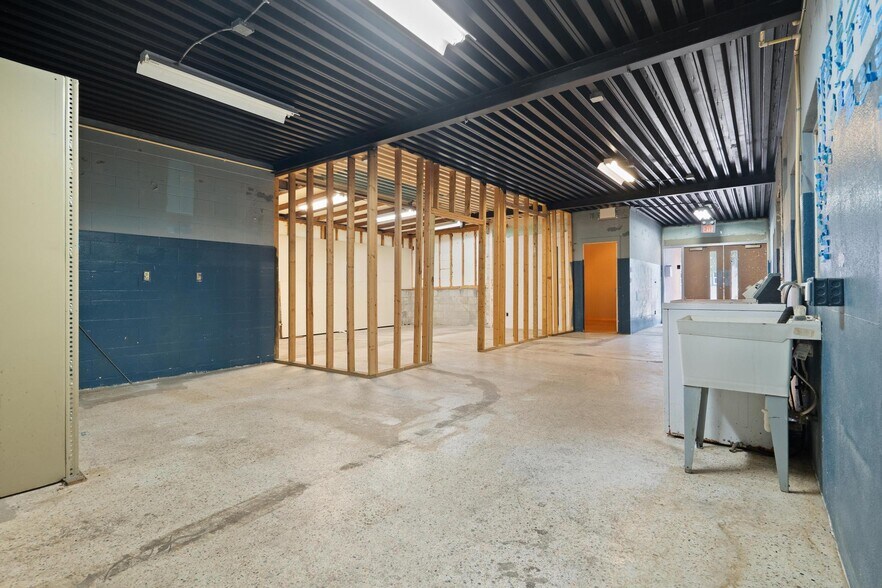 More Photos Of 325 E Lemon St, Tarpon Springs Warehouse For Sale