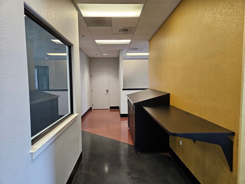 More Photos Of 1165 Scenic Dr, Modesto Office For Lease
