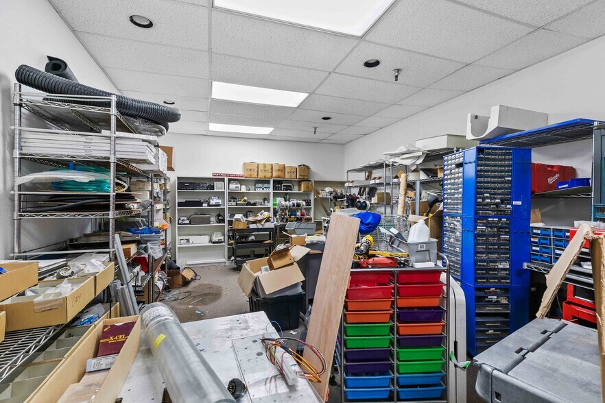 More Photos Of 9036 Winnetka Ave, Northridge Loft Creative Space For Lease