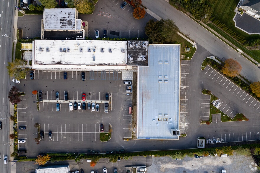 More Photos Of 1870 E Jericho Tpke, Huntington General Retail For Lease