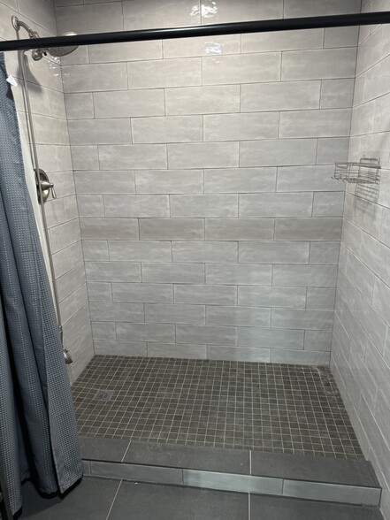 More Photos Of 2511 W Bay St, Savannah Service For Lease