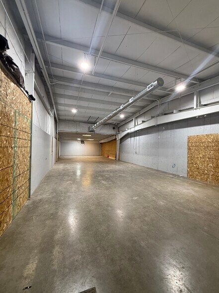 More Photos Of 200 Industry Dr, Carlisle Warehouse For Lease