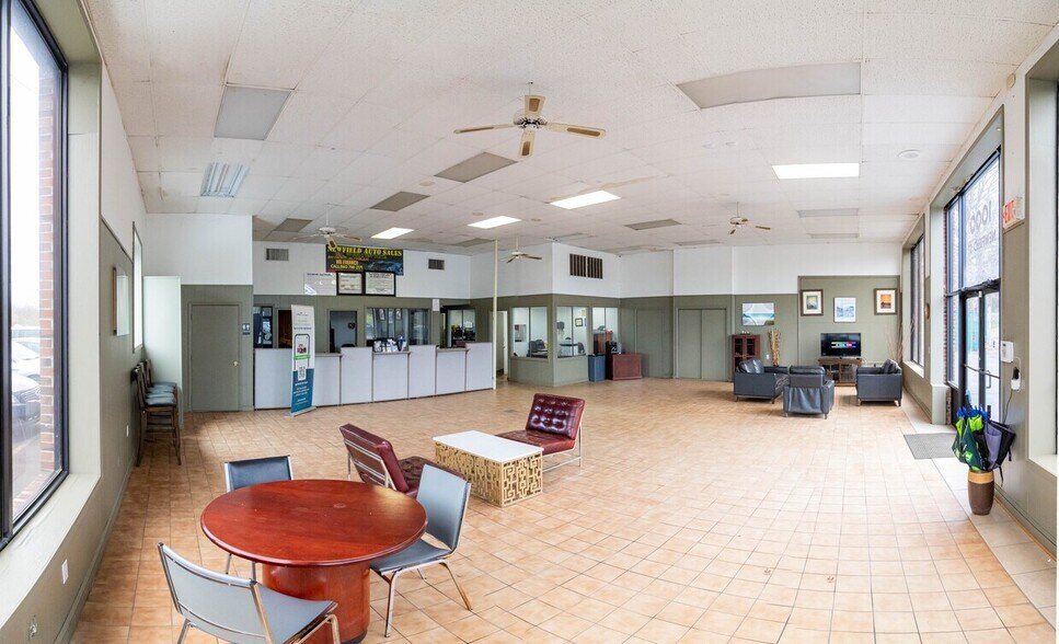 More Photos Of 1000 Newfield St, Middletown Auto Repair For Sale