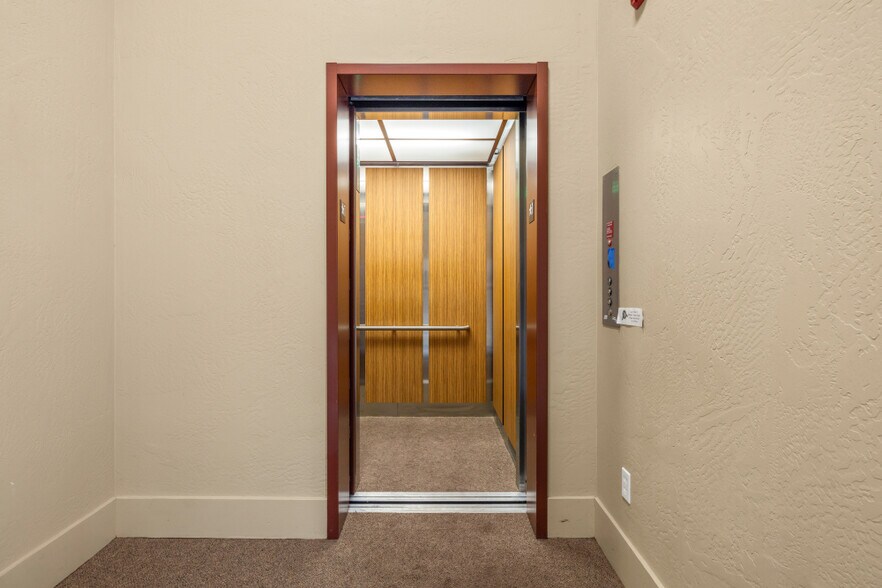 More Photos Of 125 S 6th St, Klamath Falls Flex For Sale