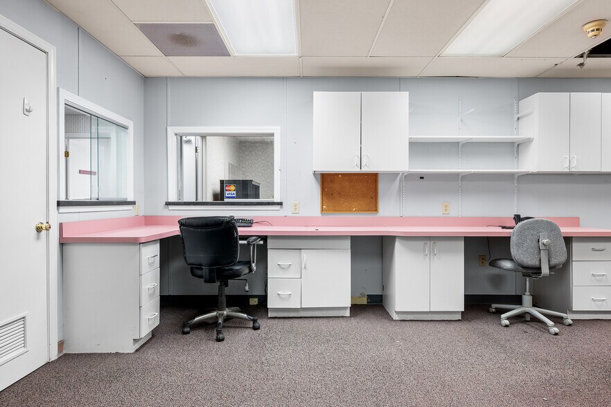 More Photos Of 131 Boston Post Rd, East Lyme Office For Lease